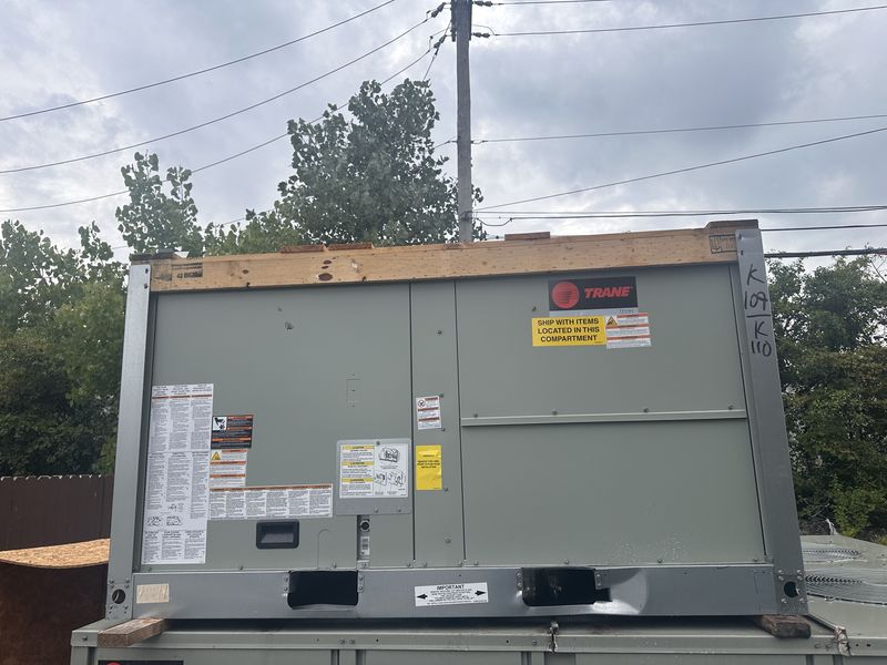 New Trane 4 Ton Single Packaged unit Natrual Gas Heat R410A AC 208/460/60HZ/3PH Model# GBC048A4EMB0000