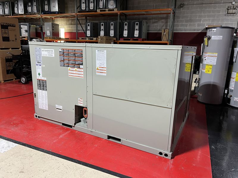 Trane 10 Ton Packaged Unit 208-230V/60/3-Phase R410A Model# GCC120A3EHB3YXA Trane 10 Ton Packaged Unit 208-230V/60/3-Phase R410A Model# GCC120A3EHB3YXA