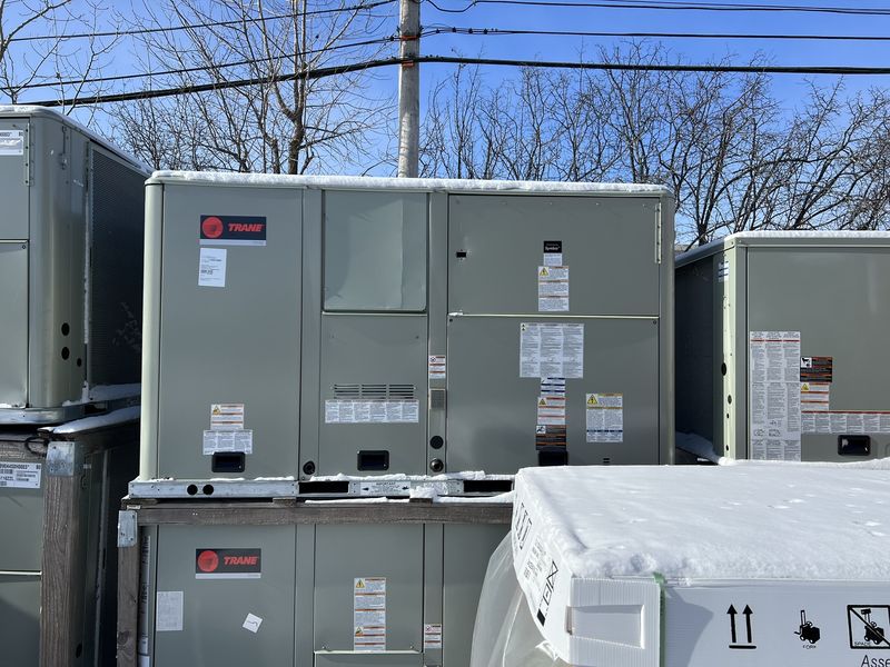 Trane 10 Ton Packaged Unit 208-230V/60/3-Phase R410A Model# YSJ120A3S0H0000 Trane 10 Ton Packaged Unit 208-230V/60/3-Phase R410A Model# YSJ120A3S0H0000