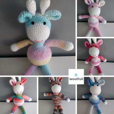 6 crocheted toy giraffes in various multicoloured yarns.