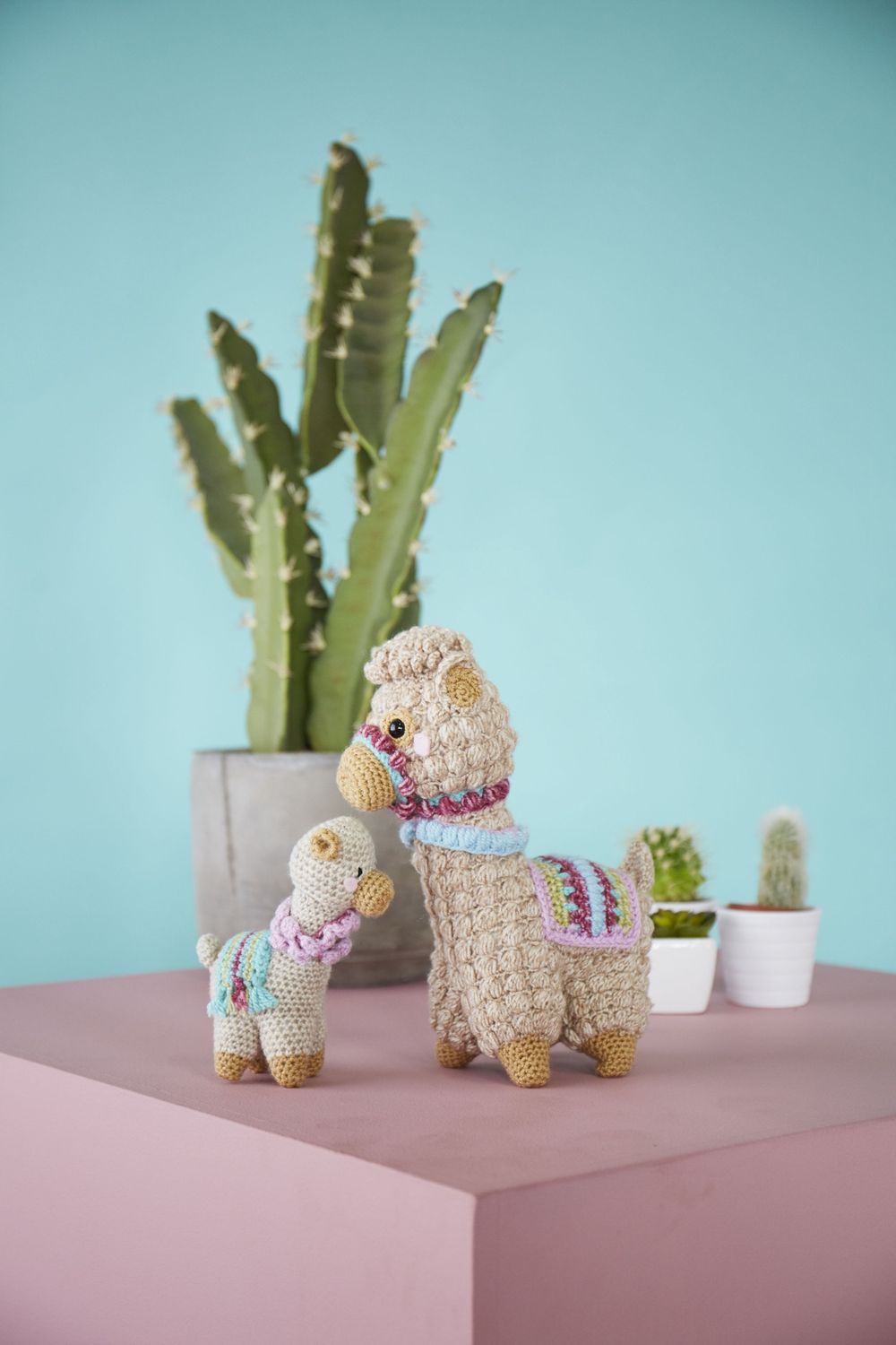 2 crocheted llamas.