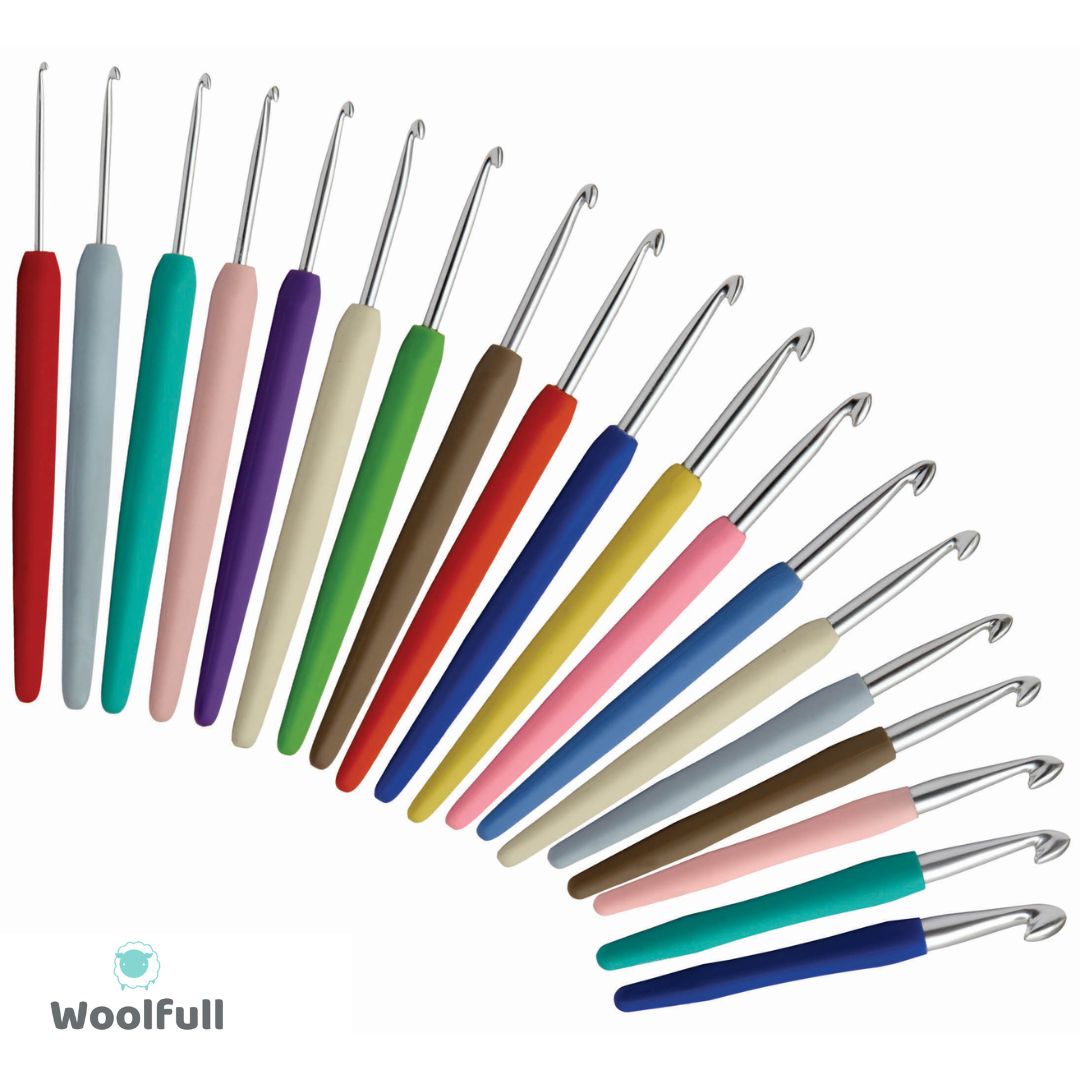 19 crochet hooks spread out.