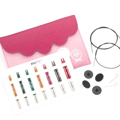 The pink fabric case, 7 pairs of needles and accessories included.