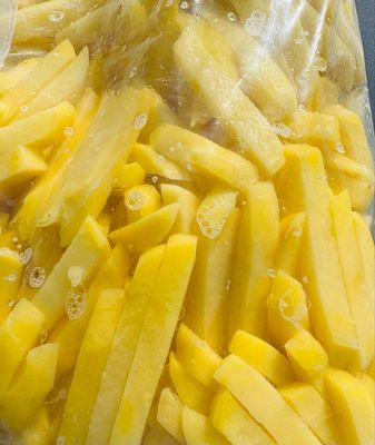 Vers gesneden frieten 