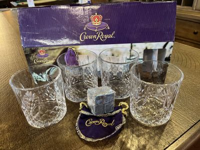 CROWN ROYAL Whisky Glasses, Whisky Stones and Bag Gift Set