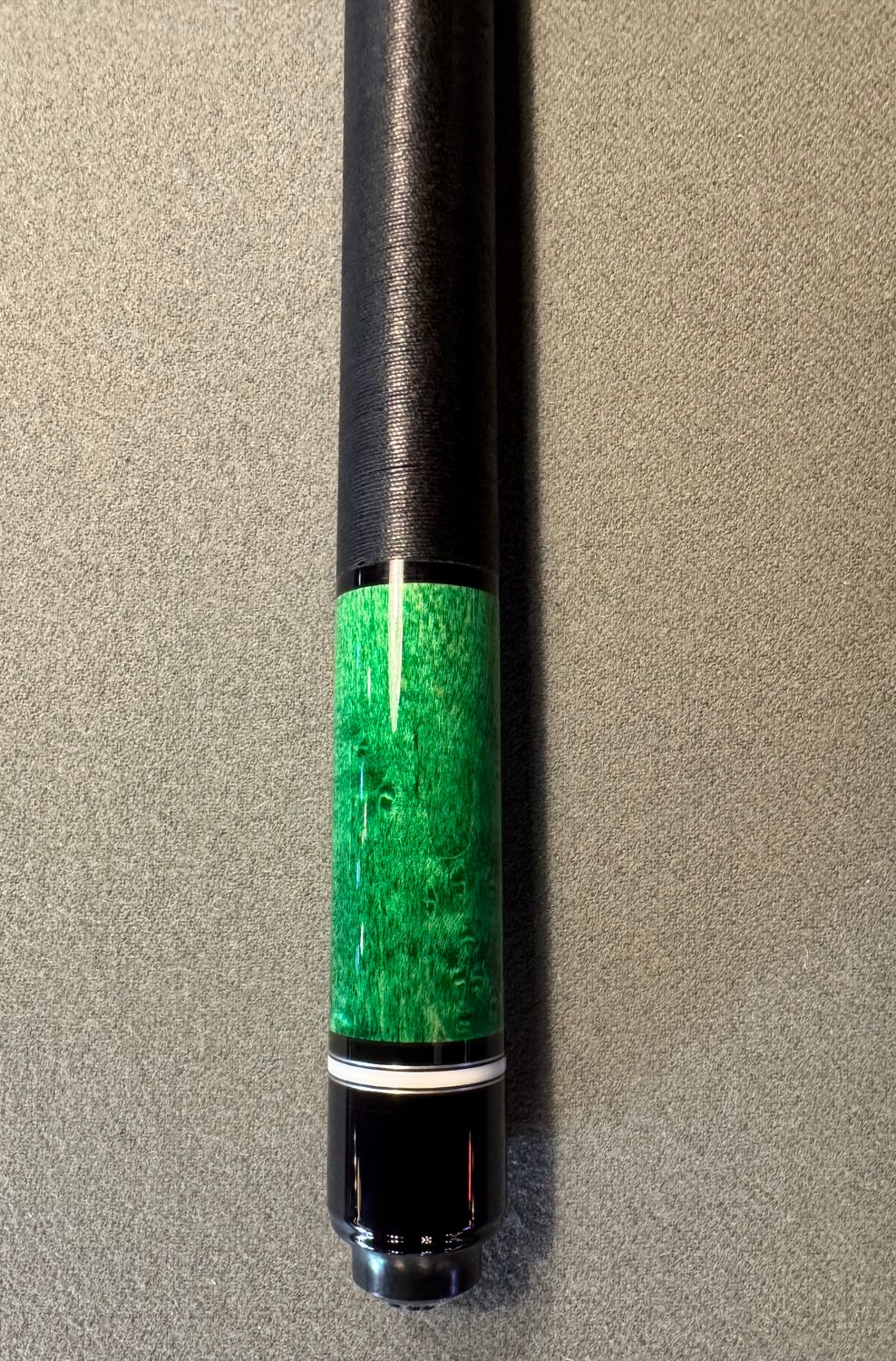 G240 Green Cue with Black Wrap and Black Butt
