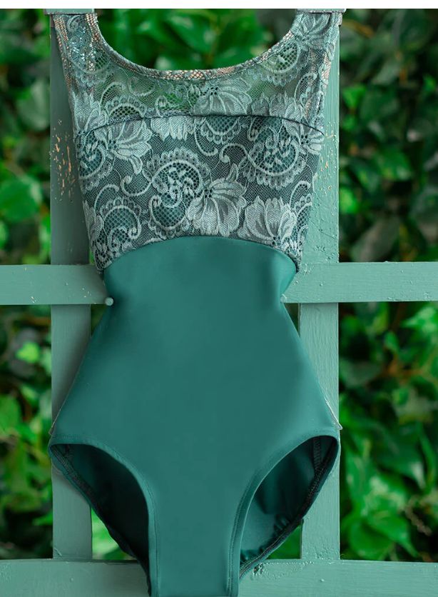STAR IN EMERALD &amp; EMERALD ENGLISH LACE