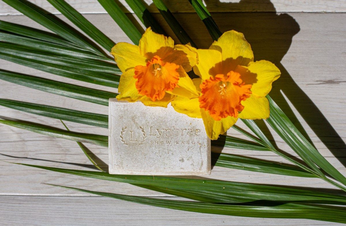 Lynbrae Whitening Shampoo Bar