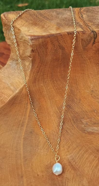 Lyra Pearl Pendant Necklace, Style: Gold