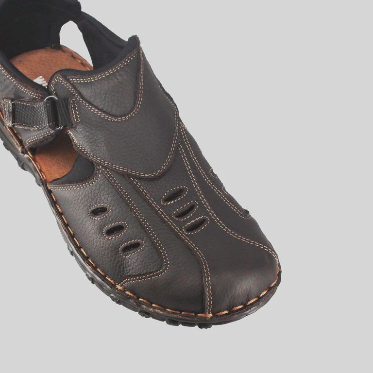 Wild Rhino Pillar Dark Brown