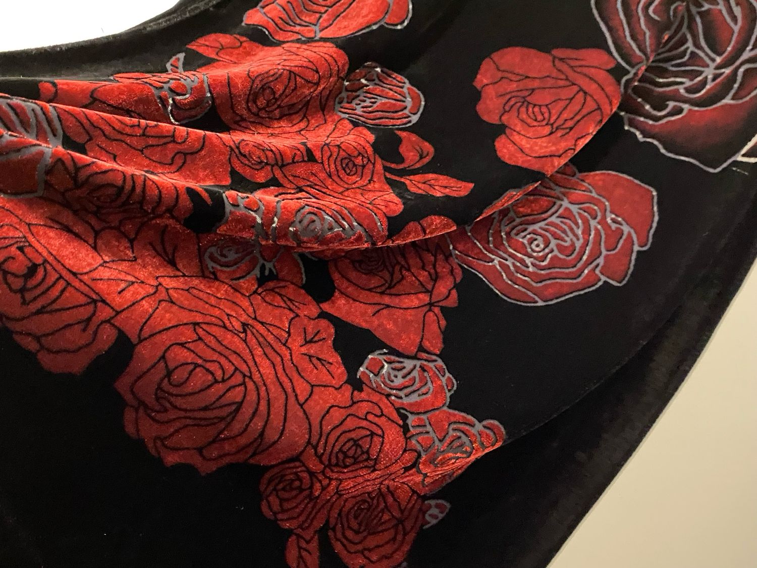 Raised velvet shawl / scarf with roses