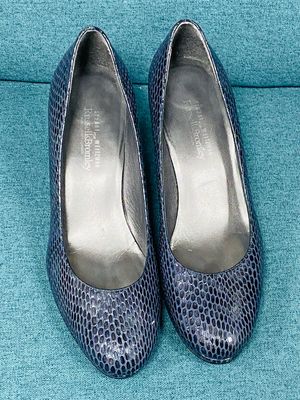 Russell &amp; Bromley heels size 6.5 UK (8.5 US)