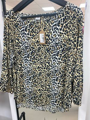 GAP top leopard print size S (P) 100% viscose