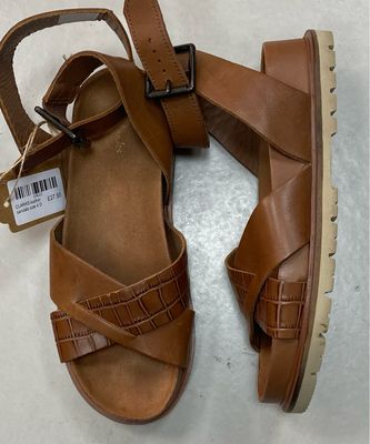 CLARKS leather sandals size 4 D