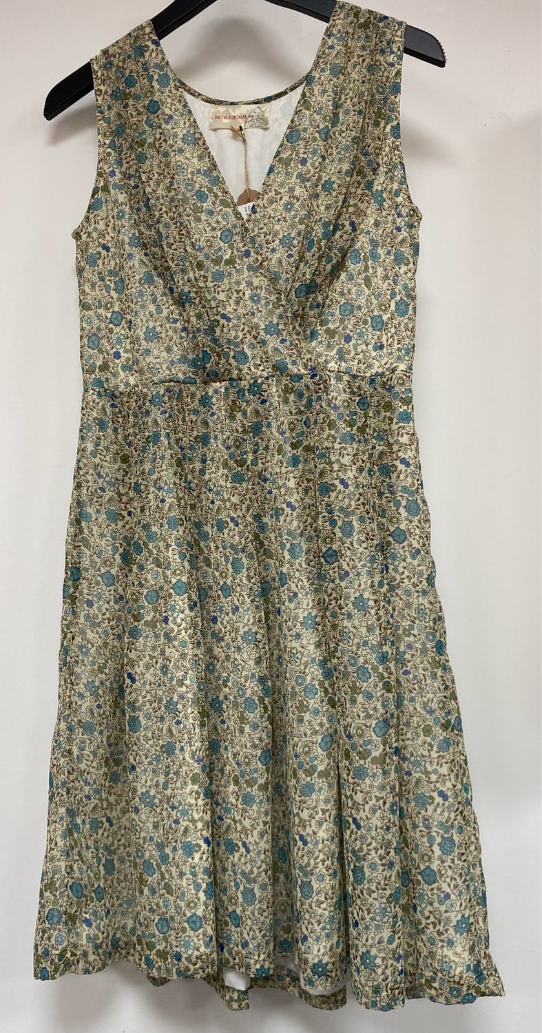 Beth Jordan dress size M