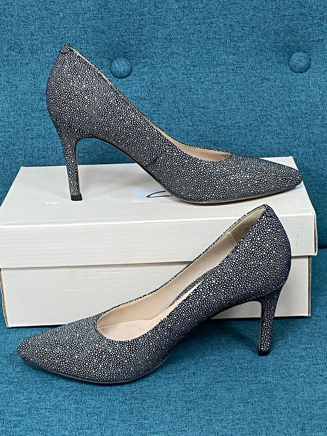 Clarks Narrative heels size 4.5 D