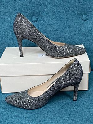 Clarks Narrative heels size 4.5 D
