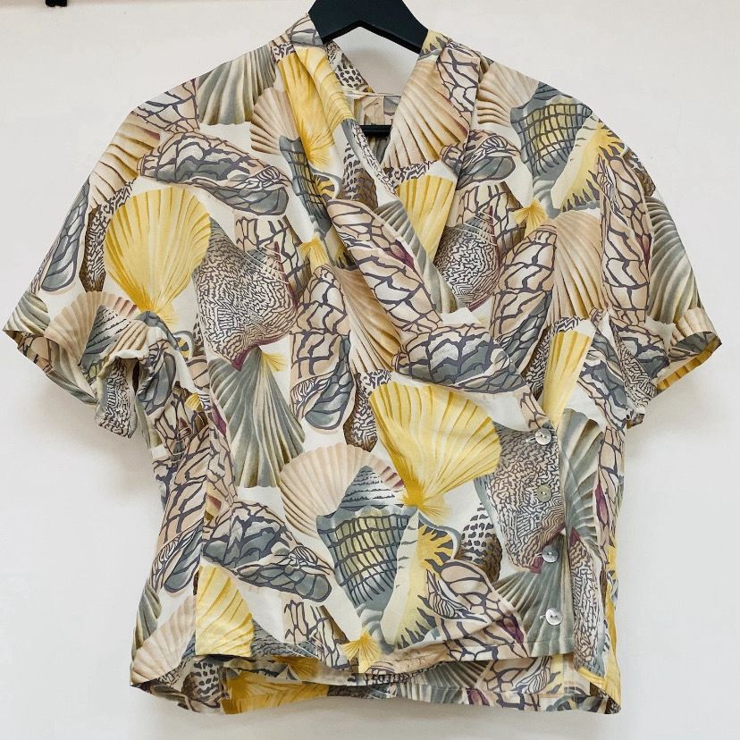 vintage 100% silk blouse size M approx.