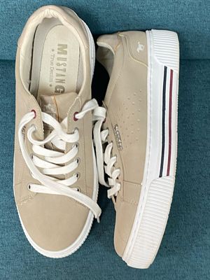 MUSTANG trainers size 41 (7.5 - 8 UK)