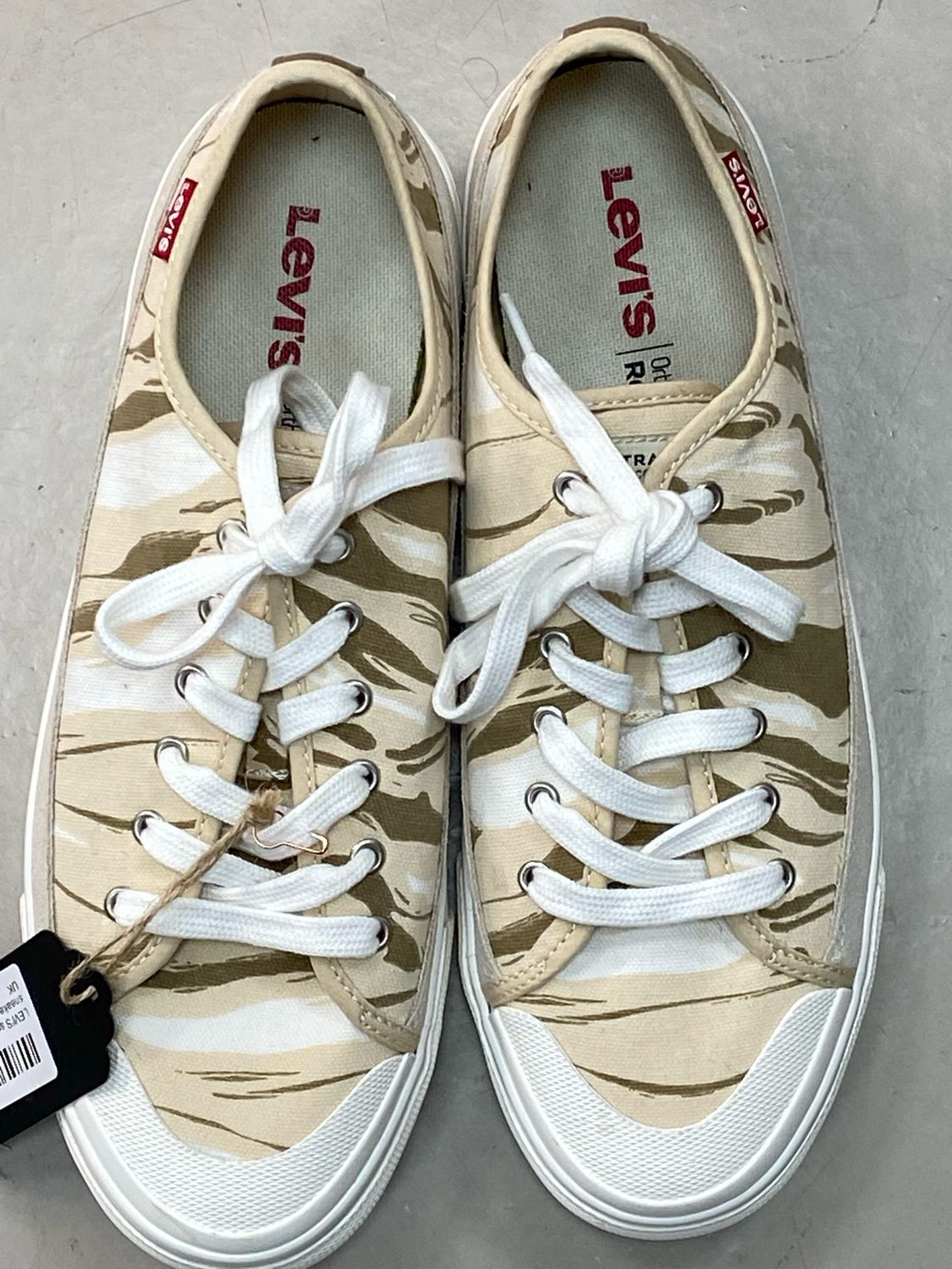 LEVI&#39;S square low sneakers size 9 UK