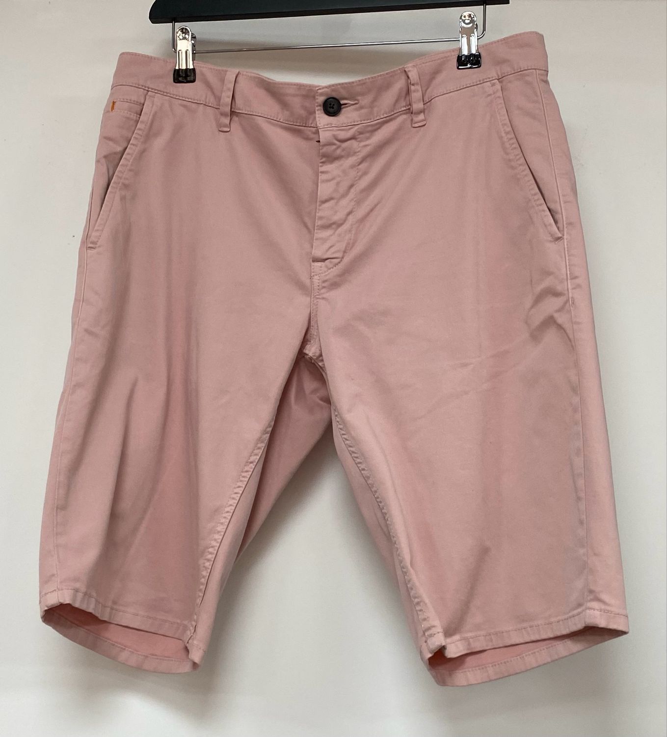 HUGO BOSS &#39;slim fit&#39; shorts size 34