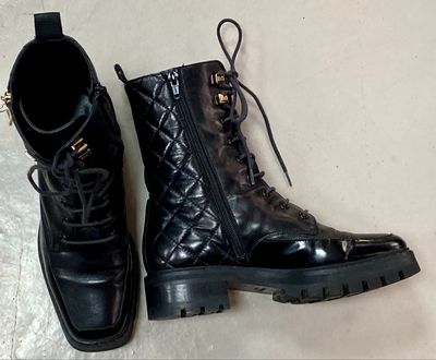RUSSELL &amp; Bromley &#39;Parade&#39; boots size 37 (4.5 - 5 UK )