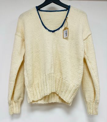 ARAN 100% wool handknitted jumper size M