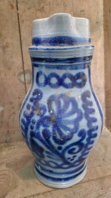 RICH COBALT BLUE FLOWER DESIGN ON ANTIQUE STONEWARE PITCHER OLD FARM JUG POTTERY CROCK POT ATTIC CONDITION AS FOUND