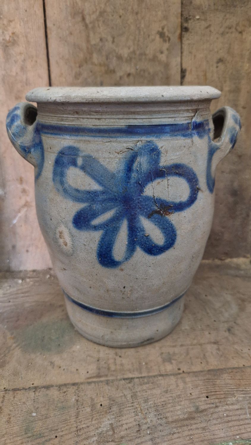 CHARMING BLOOM DECO ON ANTIQUE 1850s STONEWARE CROCK POT COBALT BLUE POTTERY JAR SALT GLAZED