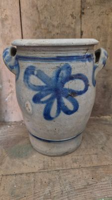 CHARMING BLOOM DECO ON ANTIQUE 1850s STONEWARE CROCK POT COBALT BLUE POTTERY JAR SALT GLAZED