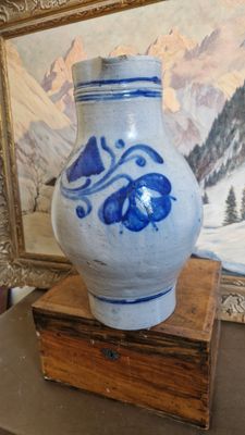 LARGE 1 1/2 GAL 1860 ANTIQUE STONEWARE COBALT BLUE DESIGN 2 DIFFERENT FLOWERS ON OVOID JUG WINE PITCHER SALT GLAZED