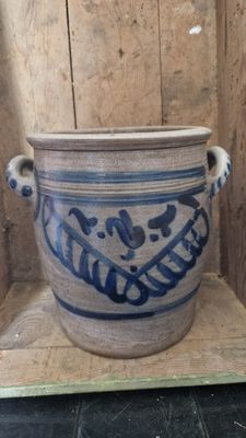 CHAIN &amp; TULIPS DESIGN ON LARGE 1 1/2 GAL ANTIQUE 1880s STONEWARE CROCK POT COBALT BLUE POTTERY JAR SALT GLAZED