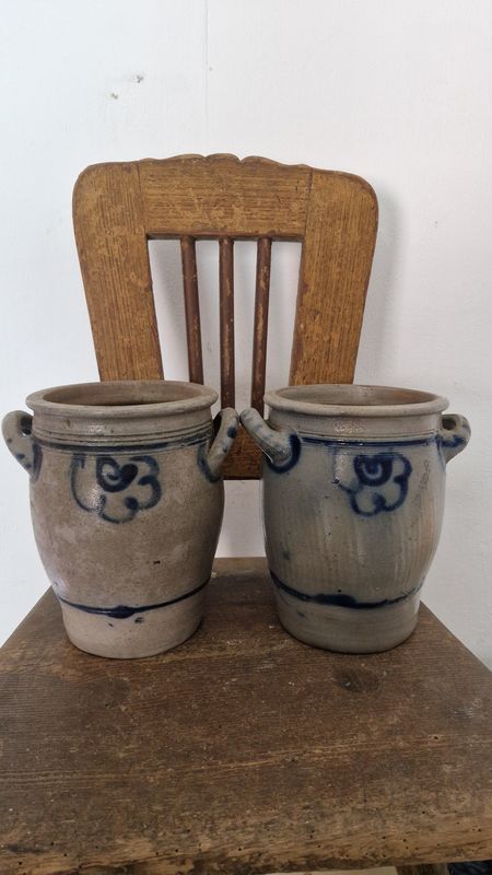 RARE PAIR OF ANTIQUE CROCKS EARLY 1800 COBALT BLUE ROSE DESIGN ON POTTERY JARS POTS BEAUTIFULLY COMBED