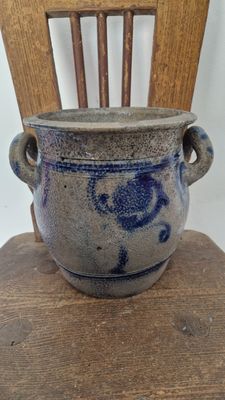 EARLY 1800 ANTIQUE 1 GALLON COBALT BLUE STONEWARE CROCK POTTERY JAR POT BEAUTIFUL HEDGE ROSE DESIGN