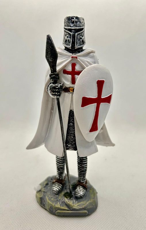 caballero templario con lanza y escudo