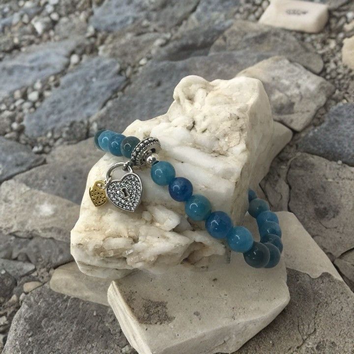 pulsera piedra natural lapizlázuli mas doble charms de corazon