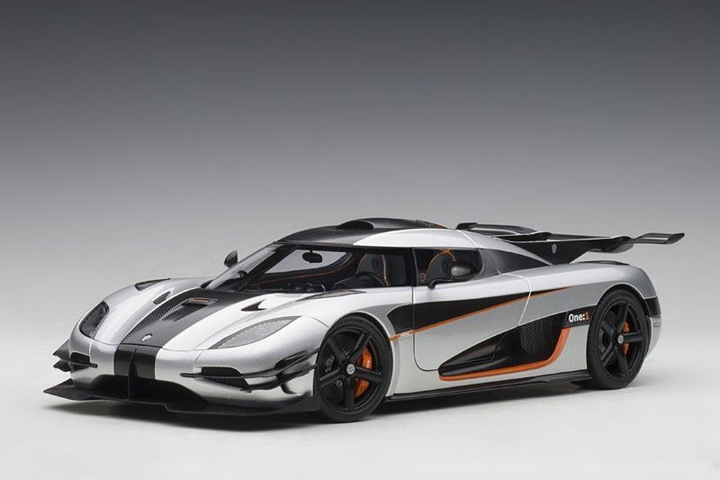Koenigsegg ONE:1 - MOON GREY / CARBON