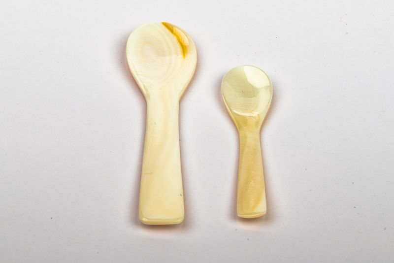 MOTHER OF PEARL CAVIAR SPOON
