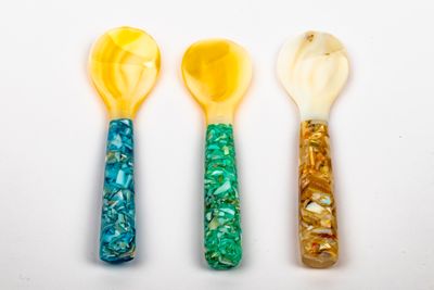 PREMIUM MOTHER OF PEARL CAVIAR SPOONS
