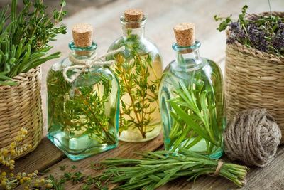 Pflanzliche Destillate & Sirup  عرقیجات و شربت
