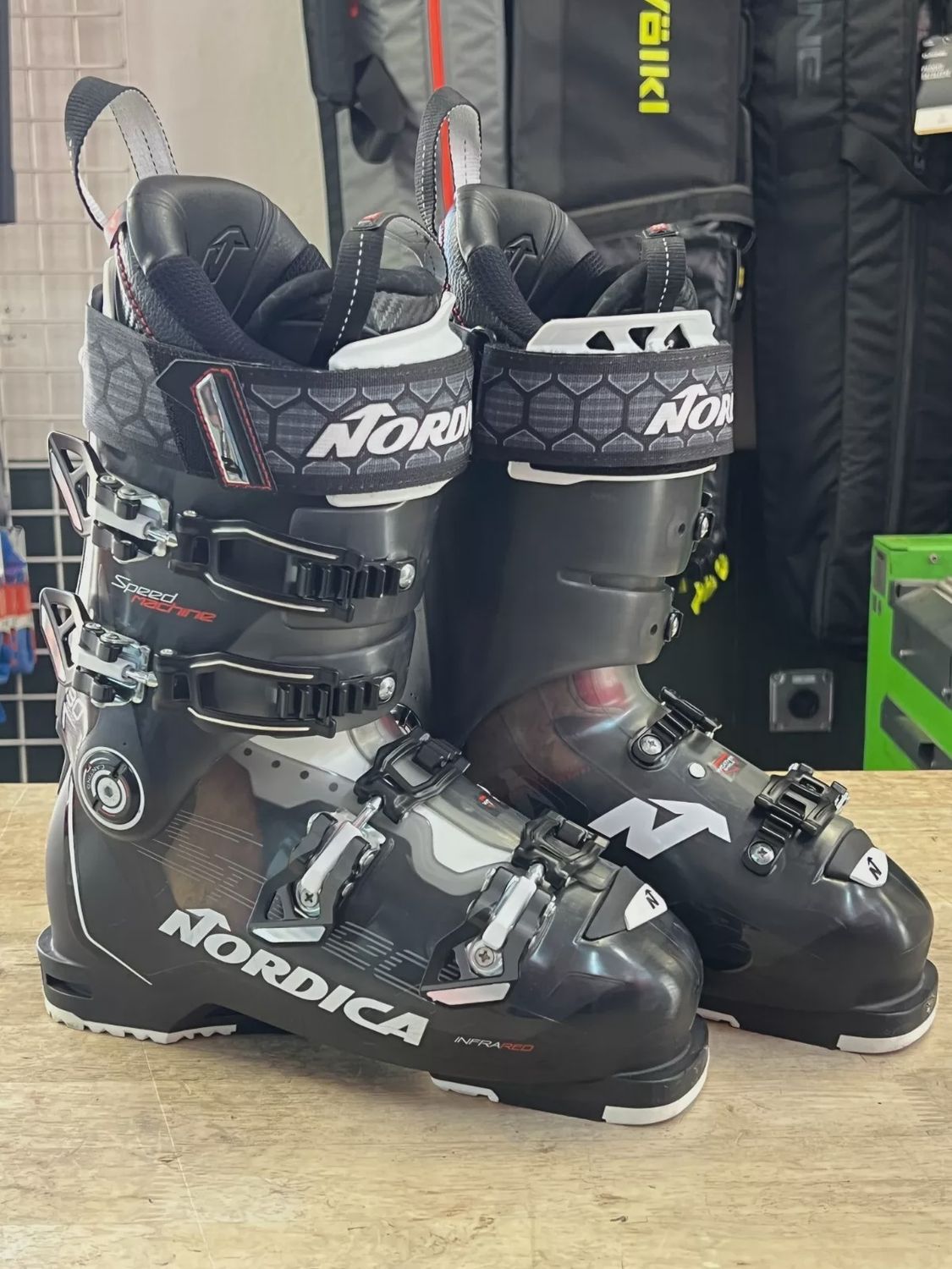 Used Nordica SpeedMachine 130 Ski Boots - Size 25/25.5, Size: 25/25.5