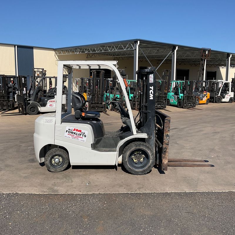 2.5t TCM Diesel Forklift Dual Solid Tyres #375
