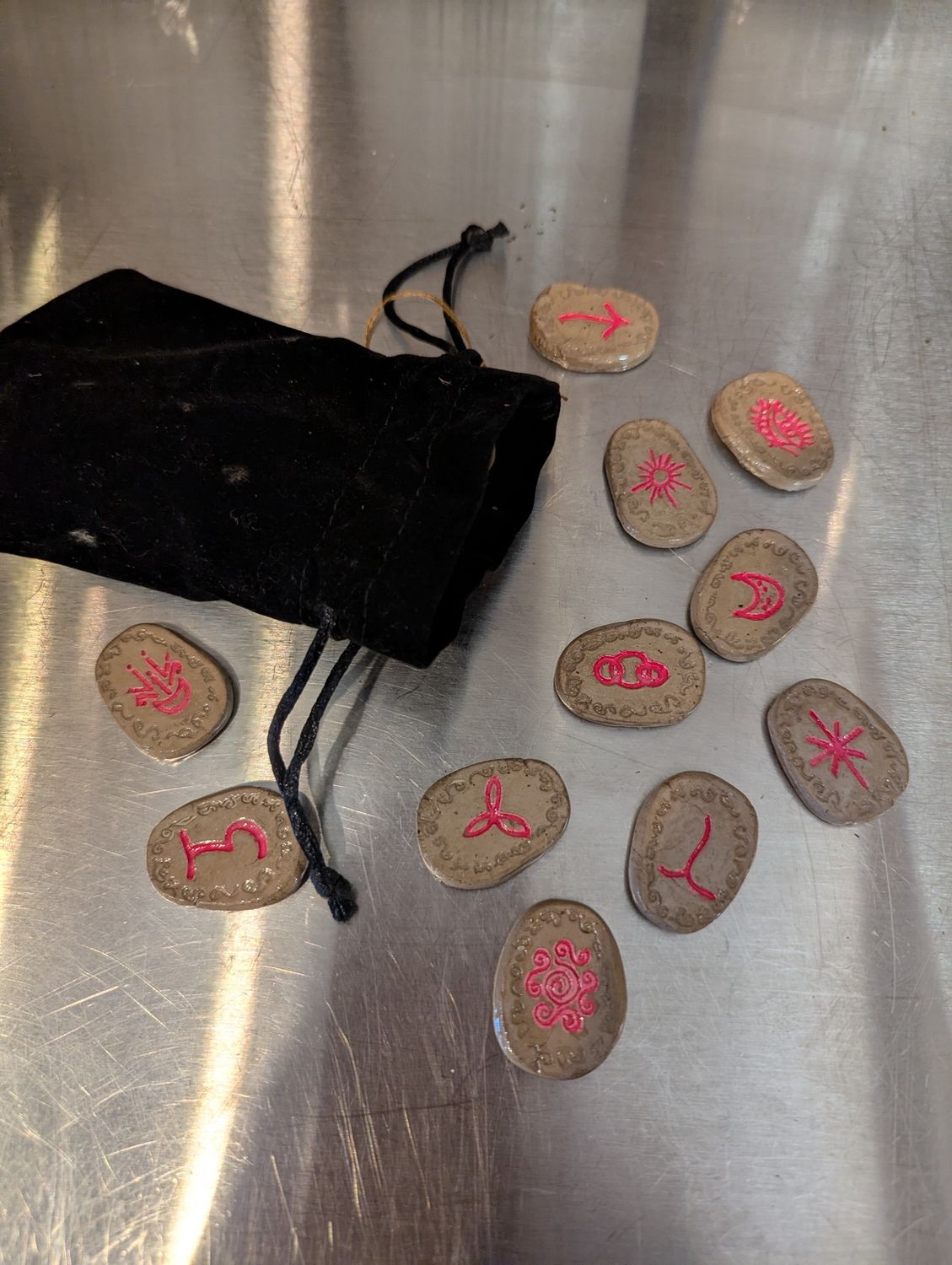 Witches' Runes, Colour: Hot Pink