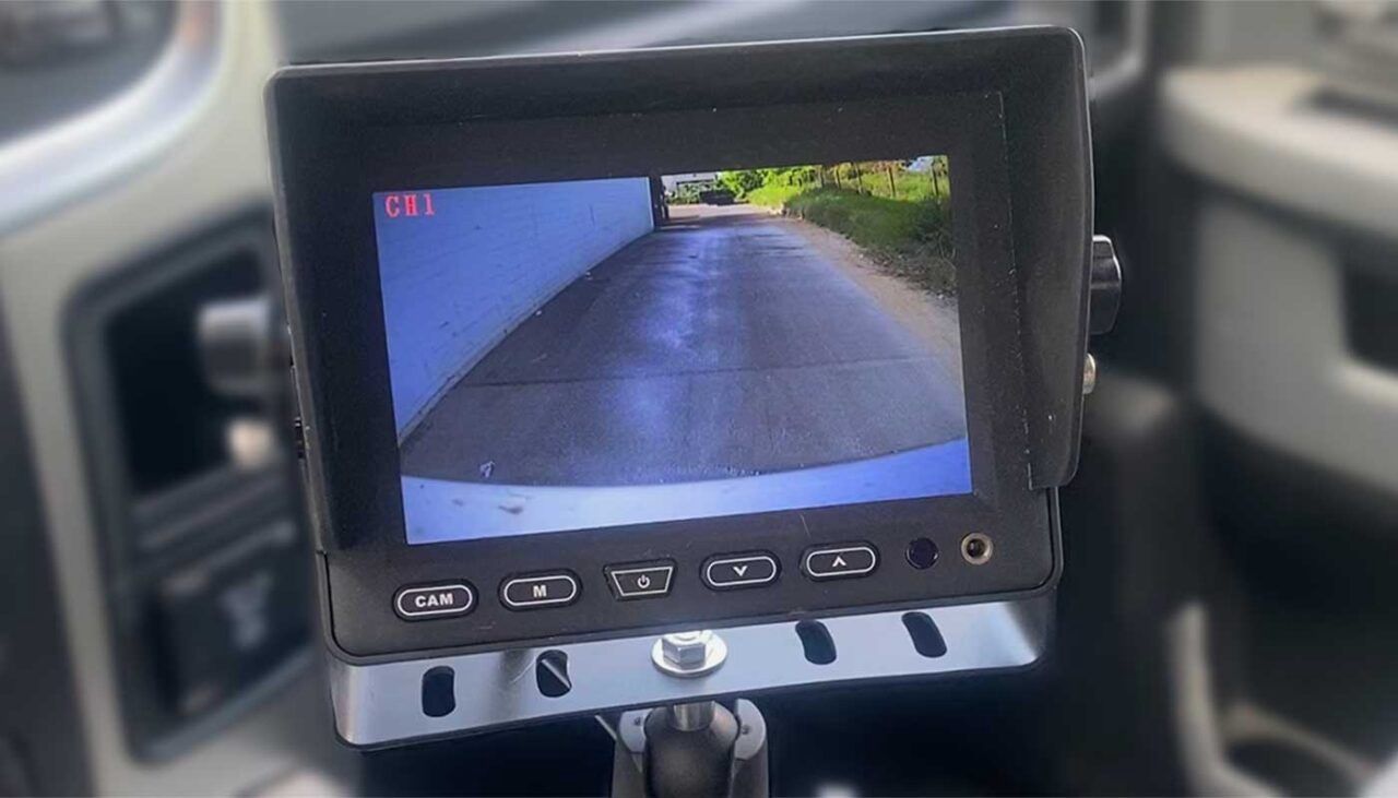 SE-31210 Rear-View Camera Kit with Screen