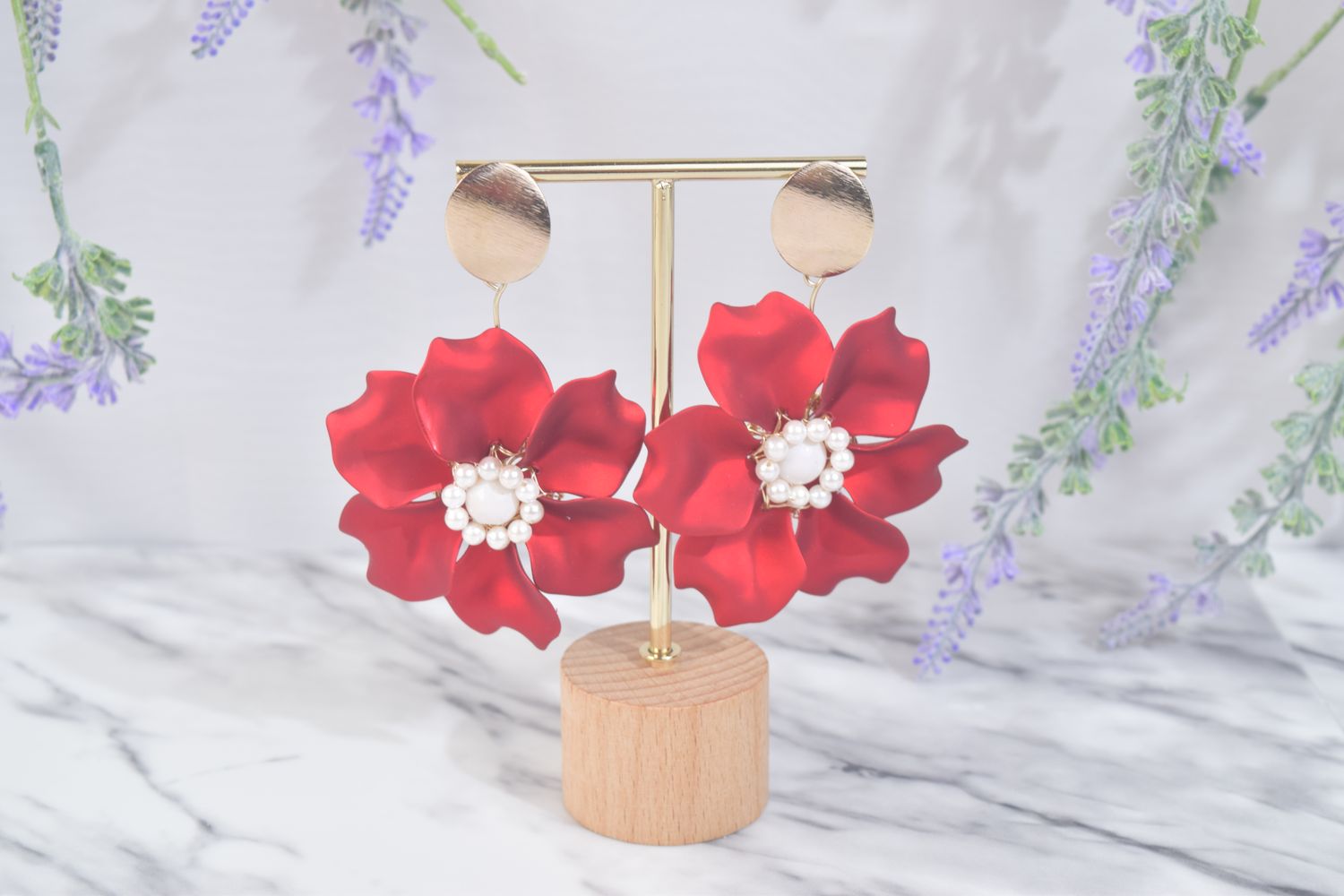 Flor Roja con Perlas