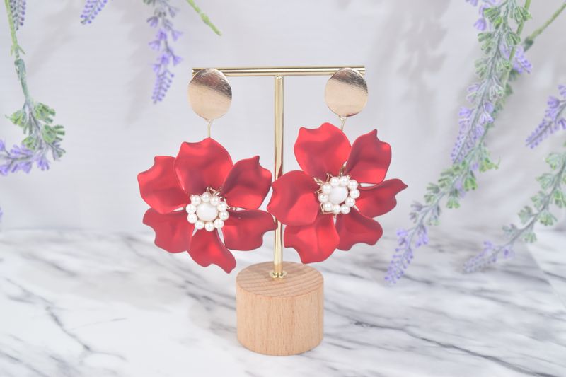 Flor Roja con Perlas