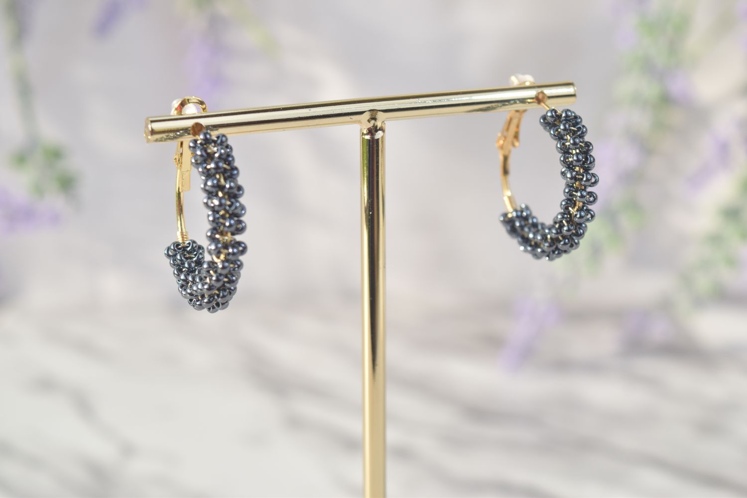 Argollas Pequeñas Tejido Gris-Negro