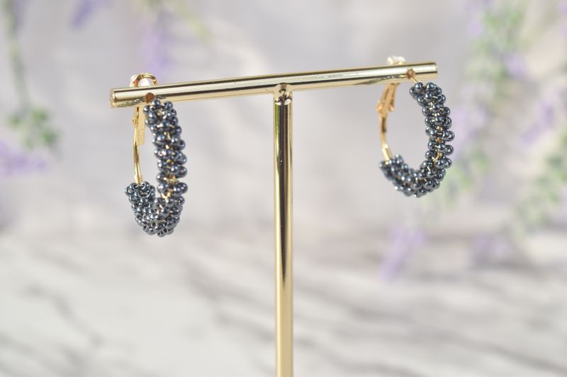 Argollas Pequeñas Tejido Gris-Negro