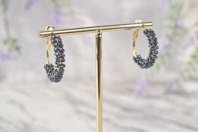Argollas Pequeñas Tejido Gris-Negro