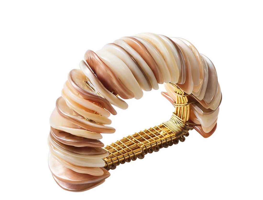 Shell Arc Napkin Ring - Natural &amp; Ivory